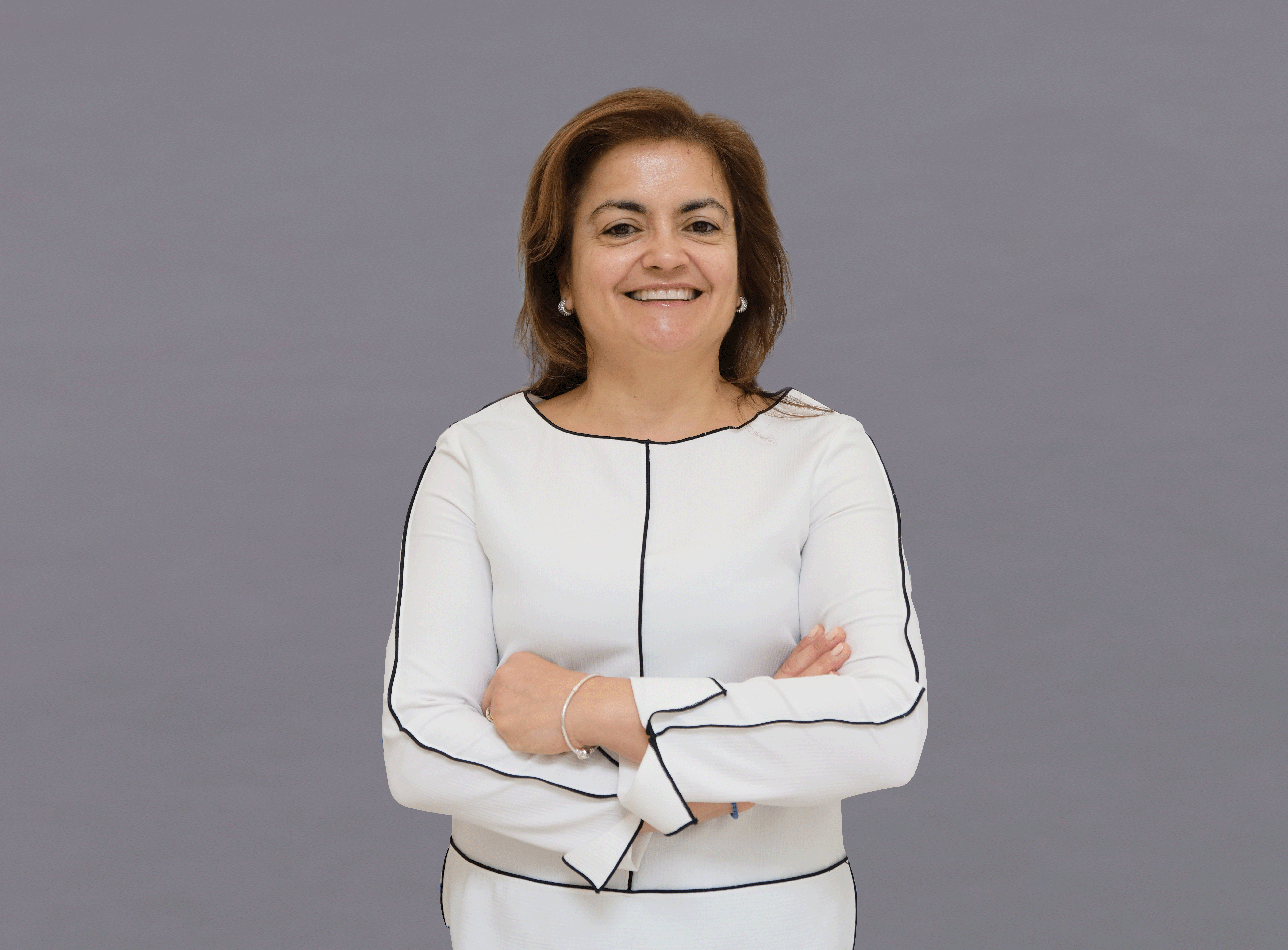 Odete Caldeira Fundo Cinza